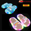 Kinder LED Sandalen Sommer Leicht Schuhe Hausschuhe Badeschuhe Gartenschuhe DE