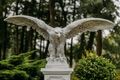 Beeindruckende Adler-Statue
