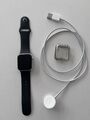 Apple Watch Series 6 40mm Smartwatch Aluminiumgehäuse mit Schwarz Sportarmband -