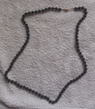 Lange Onyx Murmelkette  mit versilberten Verschluss ! Länge etwa 85 cm