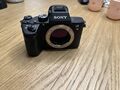 Sony Alpha 7 III ILCE-7M3 24,2MP Spiegellose Systemkamera - Schwarz (Nur...