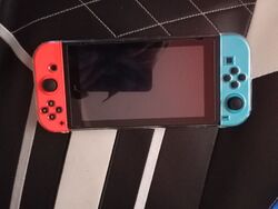 Nintendo Switch Konsole mit Joy-Con - Neon-Rot/Neon-Blau/Grau