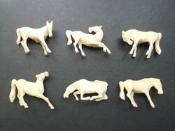 Kompletter Satz Margarinefiguren aus Frankreich der Serie Pferde