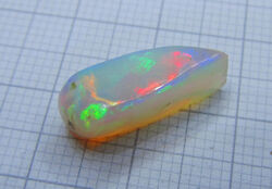 Opal Äthiopien, angeschliffener Stein, 17,8 x 6,5 x 6,3 mm, 4,5 Karat