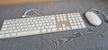 Apple Keyboard A1243 USB QWERTZ Deutsch & Mighty Mouse USB Maus - Weiß A1152