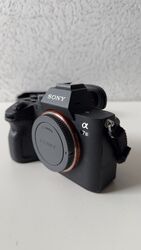 Sony Alpha 7 III ILCE-7M3 24,2MP Spiegellose Systemkamera - Schwarz (Nur...