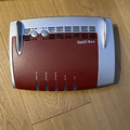 FRITZ!Box 7490 WLAN-Router mit Modem - Rot/Weiß (20002584)