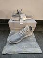 NEU Sneaker 40 2/3 Adidas Herren Pharrell Williams Tennis HU Schuhe grau/weiß