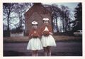 Sweet Vintage c1960s Farbe Kodak Foto zwei Mädchen Brautjungfern tolle Outfits