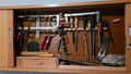 Werkzeugschrank mit verschiedenen Werkzeugen