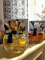 Parfüms - Sammlung zwei wunderschöne Flakons mit dem Parfüm - Inhalt und Kartons