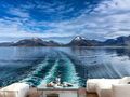 Berge Himmel Wolken Wasser Strand Welle Boot Wandbild Fototapete Dekoration