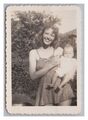 Junge Frau mit Baby 1947 'Dies ist meine Edith mit Ihrer Kleinen' - Foto 1940er