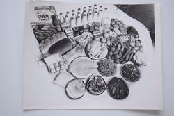 Lebensmittelfoto 1980 Lebensmittelsammlung - Kelloggs Maisflocken Dosen & Fleisch
