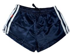 Trendige Retro-Shorts: Sportliches Sprint-Design aus glänzenden Nylon-Satin