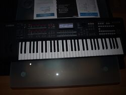 Yamaha MOXF6 Synthesizer Workstation mit 1024MB Speichererweiterung und Cubase 