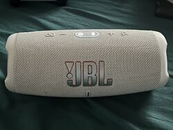 JBL Charge 5 Tragbarer Bluetooth-Lautsprecher - Weiß