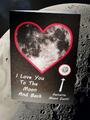 I Love You To The Moon And Back VALENTINSTAG-Karte. Mit ECHTEM MONDSTAUB an!