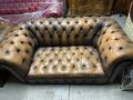 Original Altes Vintage Chesterfied 2er Sofa Sitze auch  gesteppt.