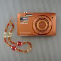 Nikon coolpix s3500 Digitalkamera Orange Retro 2000er Vibe + Perlenkette