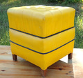 Gelber Sitzhocker mit Stauraum 50/60er Jahre Kunstleder 53,5x47x47 cm Vintage