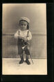 Foto-AK Kleiner Junge mit Stock und Tröte 