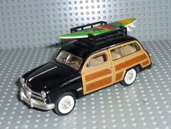 SunnySide SS5737 1:38 Ford Woody Wagon mit Surfboard - Vitrinenmodell - anschaue