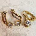 2 Paar 14K HGE Gold Platte Ohrringe mit klaren weißen Steinen Nieten Pfosten & Aufklemmen