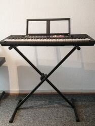 Yamaha Keyboard inkl. Sitzbank und Kopfhörer