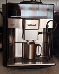 Siemens EQ.6 plus s700 Kaffeevollautomat - Edelstahl (TE657503DE) Mit " Extras"
