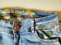 Desigual Damen Exotic Jeans mit bunten Stickereien am Bund, Größe 28