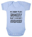 Mein Vater spielt Hockey Was ist deine Superkraft? Blau oder rosa Baby Body