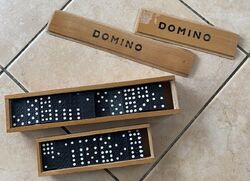 2 x domino steine vintage alt Im holzkasten 78 Spielsteine Schwarz Gebraucht