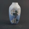 Royal Copenhagen Porzellan Vase, Made In Denmark, Baby Blau, Motiv Kirschblüte 