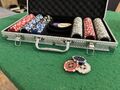 Pokerkoffer mit Chips, Dealer Button, Small Blind, Big Blind