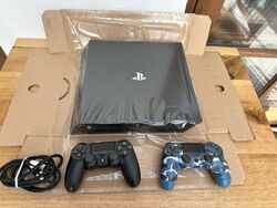 Sony PlayStation 4 Pro 1TB Heimkonsole - Schwarz