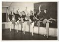 Fotografie H. P. Beyer Halle / Saale Tänzerinnen / Ballerina einer Tanzschu Akt 