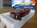 Sun Star Mercedes-Benz 220  W 115  Strich 8  NEU in OVP  1:18