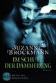 SUZANNE BROCKMANN - IM SCHUTZ DER DÄMMERUNG (TB / 384 S.) TOP-THRILLER
