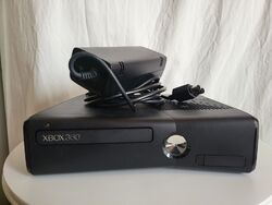 Microsoft Xbox 360 S Slim Spielkonsole 250GB mit Kabel ohne Controller