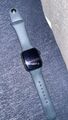Apple Watch SE 44mm Aluminiumgehäuse-Space Grau mit Sportarmband in Mitternacht
