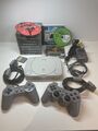 Sony PSone + 2 Controller + 12 Spiele + Memory Card (PlayStation 1, SCPH-102)
