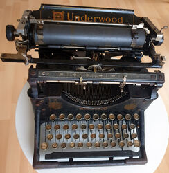 Alte Underwood Schreibmaschine No. 5