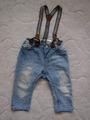 H&M - Baby  Jungen Jeans Hose Used Look - mit Hosenträger - Gr. 74 - Hellblau