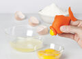 YolkFish Eitrenner | YolkFish egg yolk separator | Eigelb-Trenner aus Silikon