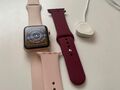 Apple Watch Series 3 42mm Goldton Aluminiumgehäuse mit Sandrosa Sportarmband...