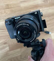Sony Alpha 6000 Kamera + Capture Stick + Stativ + Zubehörpaket (2 Ersatzakkus)