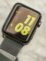 Apple Watch Series 3 Nike+ 42mm Smartwatch - Grau/Schwarz Gebrauchsspuren