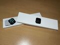 Apple Watch Series 6 44mm Space Grau Aluminiumgehäuse mit Schwarz Sportarmband -