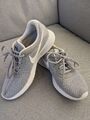 Nike Tanjun Sneaker grau Gr.38